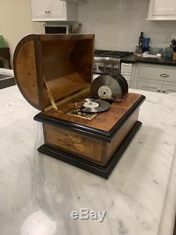 $1899MintThe Reuge Swiss Treasure Chest Music Box AD30 4.5 DiscVideo