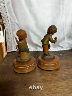 ANRI Wooden Carving Pair Music Box with Reuge Movement Made in Italy