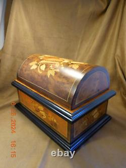 REUGE INLAID TREASURE CHEST With BRASS PLATED AD-30 4-1/2 DISC PLAYER & 10 DISCS