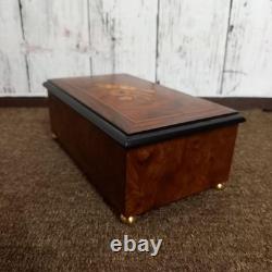 Reuge Music Box 36 Valve With Accessory Holder