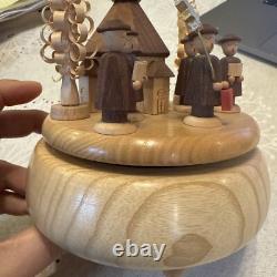 Reuge Music Box Carol Church Scene Silent Night Erzgebirge Style