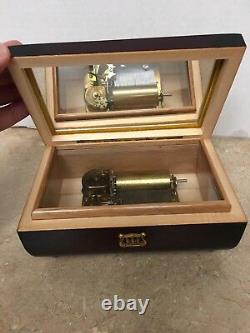 Reuge Swiss Music Box 2/36 working condition Vintage Box Lacquer Top See Picture