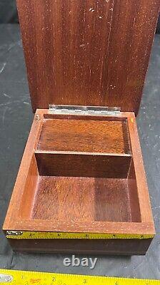 Reuge made in Italy, wooden floral design music box for jewelry Romeo and Juliet