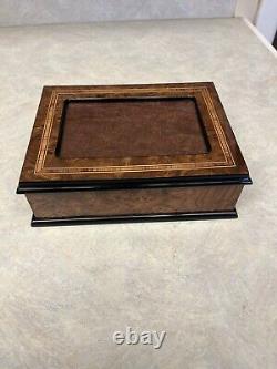 Rogue Picture Frame Music Box/Italy/SR31/Unione Artigiani Intarsio Sorrentino