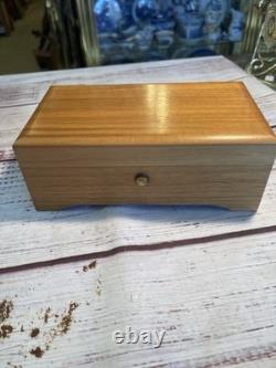 Vintage Reuge Sainte Croix CH 3/72 Switzerland Music Box 37207 Thieving Magpie