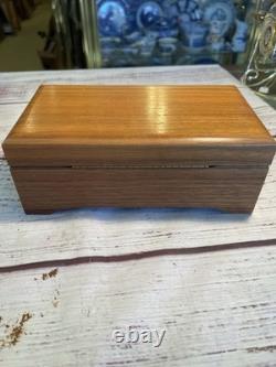 Vintage Reuge Sainte Croix CH 3/72 Switzerland Music Box 37207 Thieving Magpie