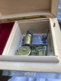 Vintage Reuge Sorentto Italian Floral Inlaid Jewelry Music Box Serenade Schubert