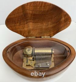 Vintage Romance Regue Music Box 2 Hawaii Melodies, Great Condition