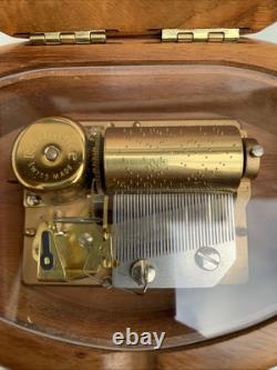 Vintage Romance Regue Music Box 2 Hawaii Melodies, Great Condition