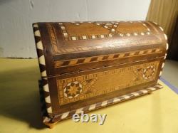Vintage Trunk Style Music Box With Reuge Works In It Plays Great / Original Key